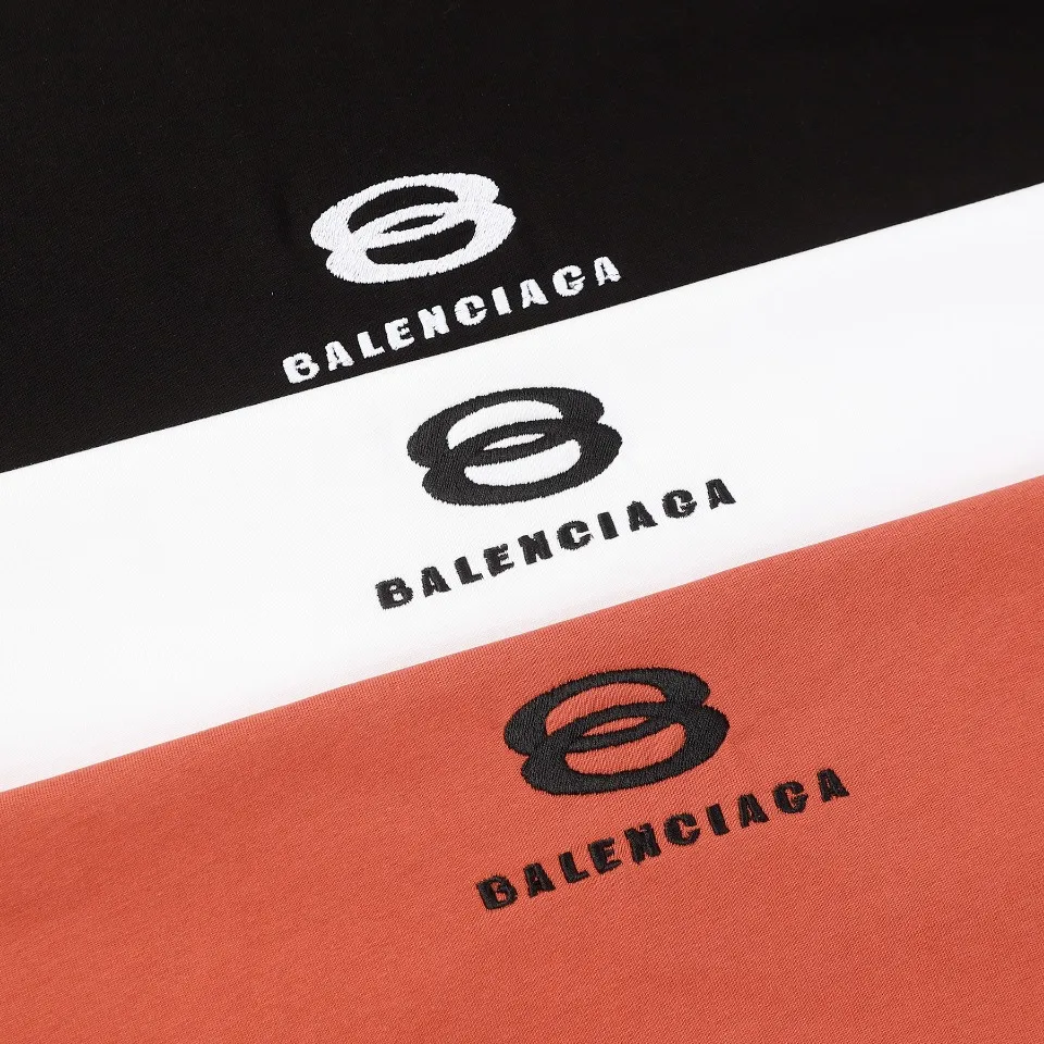 BALENCIAGA/ Classic logo ：Black White Sizes：XS S M L 300 Os Same Style 【AJ 2191】